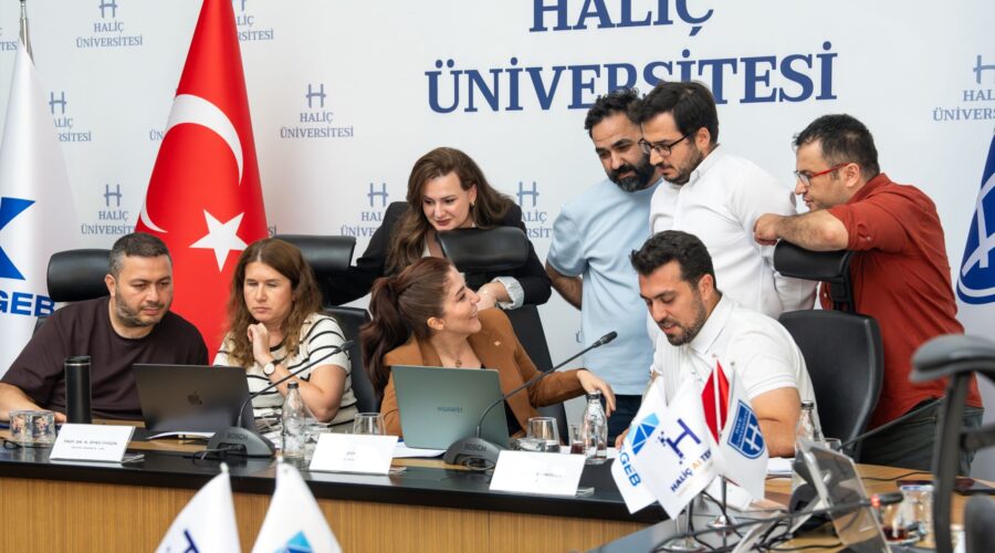 Alpha Foundry Demo Day jüri değerlendirmesinde Haliç Üniversitesi toplantı salonu